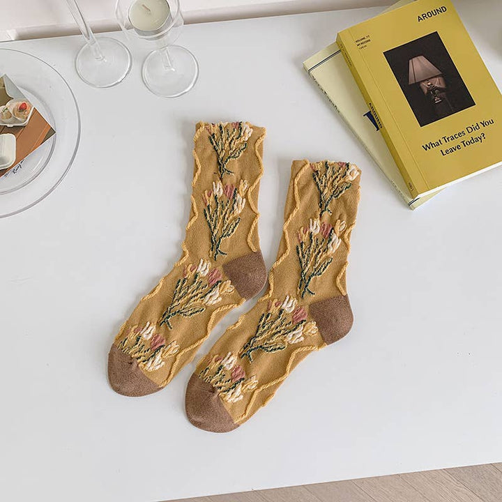Brown retro flower breathable mid-tube women's socks: Brown