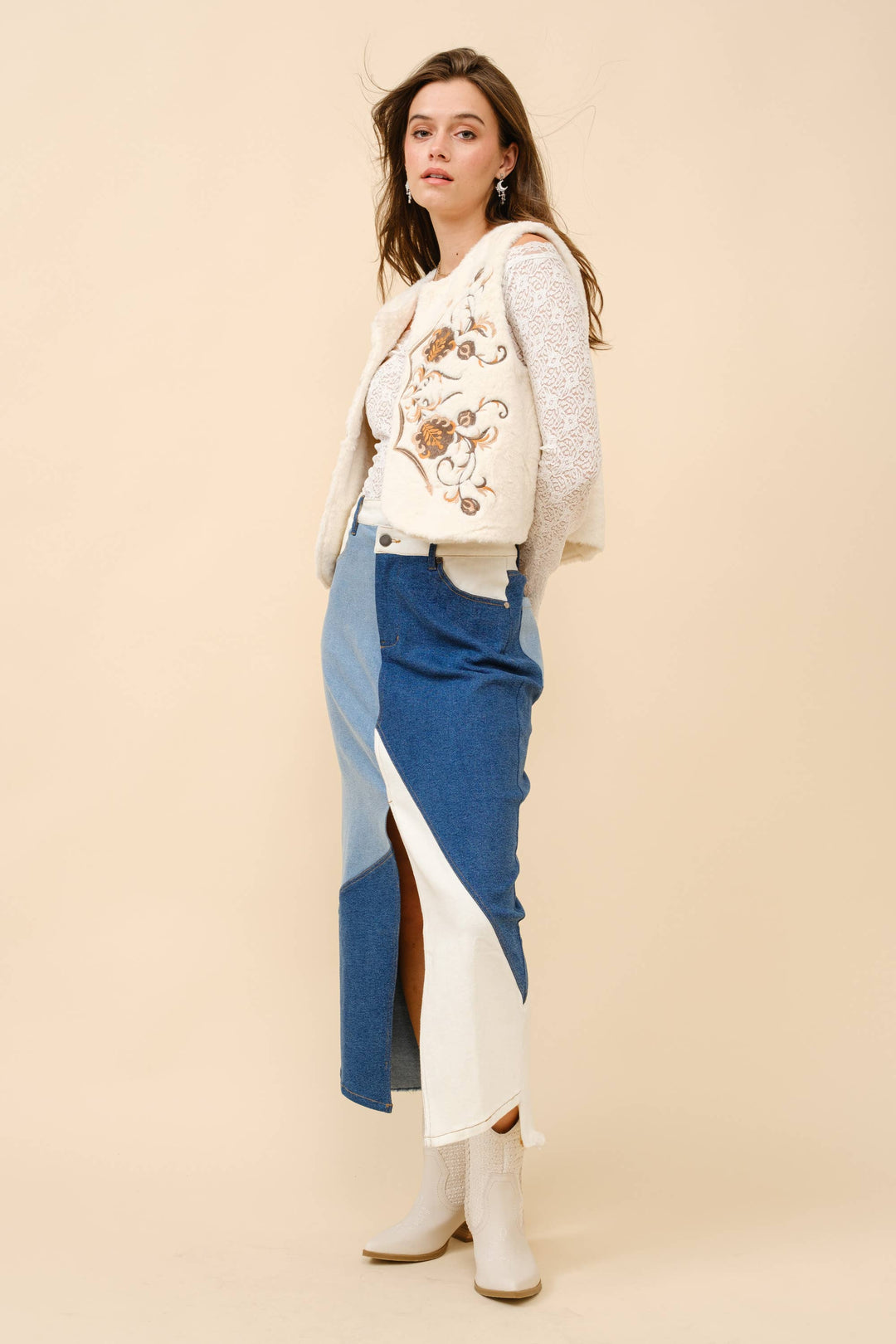 35084J - Western Embroidered Fur Vest: OFF WHITE / M