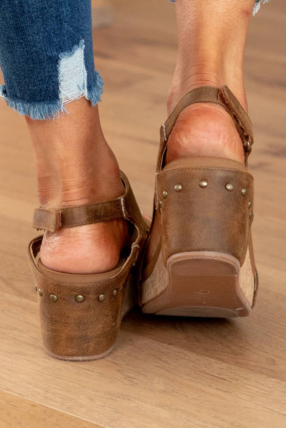 Vintage Leather Stitching Studded Wedge Sandals: Gray