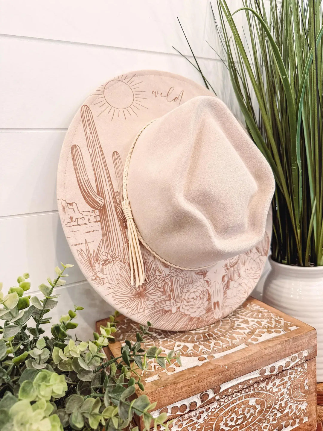 Desert Engraved Arrow Hat: Black