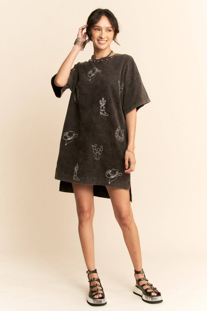 MINERAL EMBROIDERED SHORT SLEEVE TERRY DRESS: WASHED BLACK / M