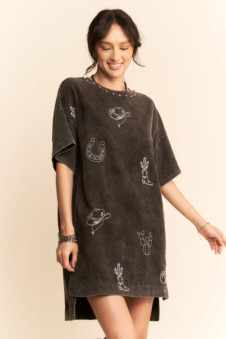 MINERAL EMBROIDERED SHORT SLEEVE TERRY DRESS: WASHED BLACK / L