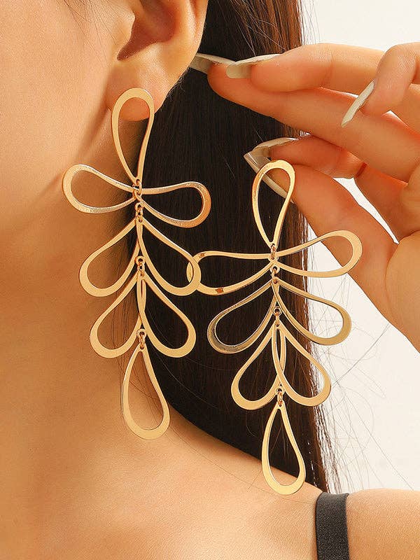 Flower Shape Hollow Tasseled Ear-Ring: GOLD / One_size