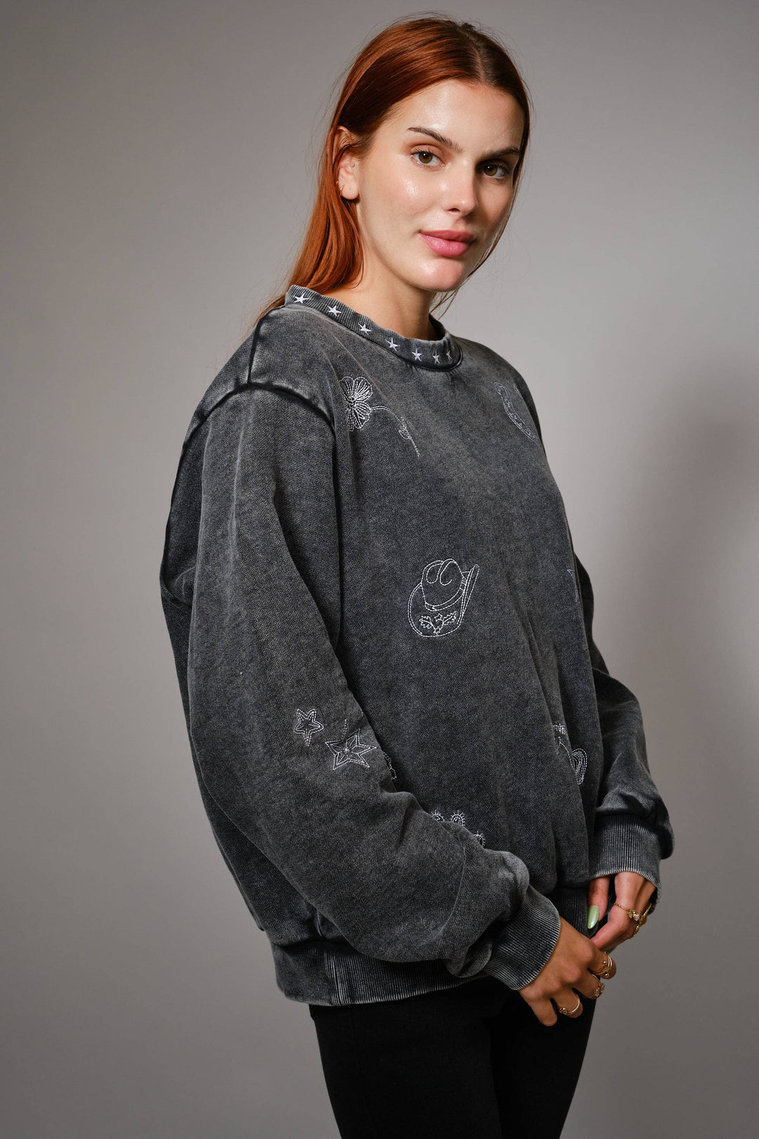 91628T - Mineral Wash Western Embroidered Sweatshirt: CHARCOAL / S