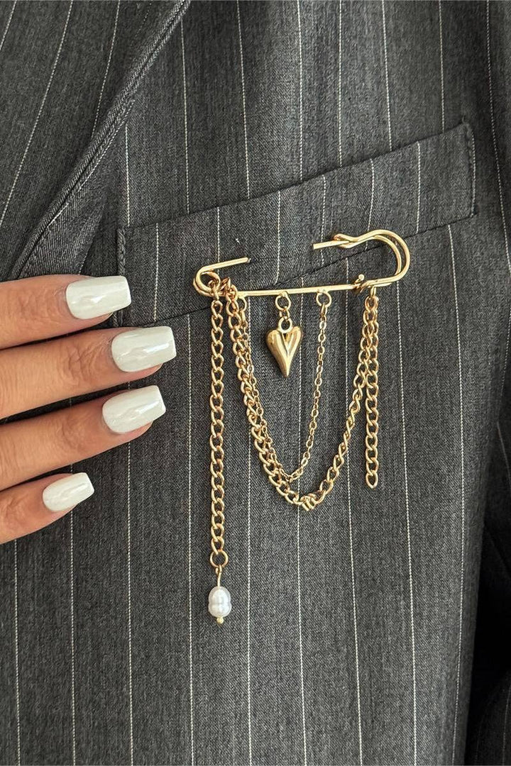 Chic Heart Chain Brooch: GOLD