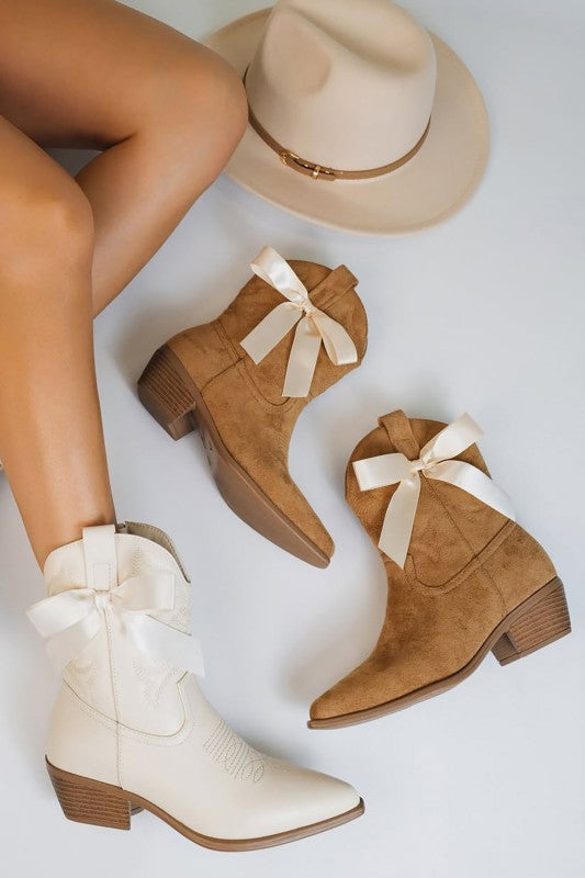 WESTERN BOOTS WITH BOW