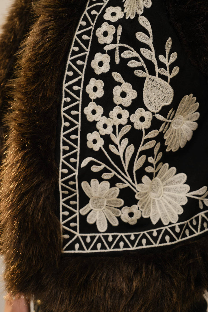 91718V Embroidered Suede Vest With Fur Trim: BEIGE / S-M-L
