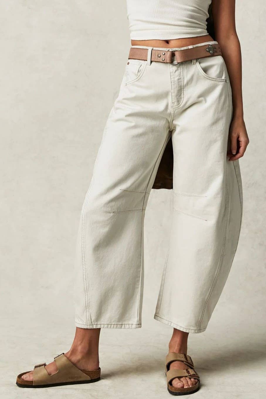 Slouchy Curved leg shape Barrel Jeans: Black