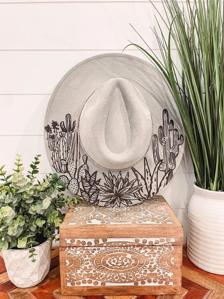 Engraved Desert Scene Hat: Ivory