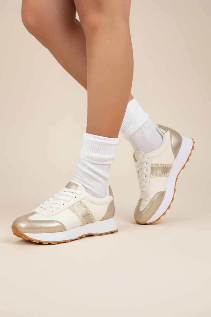 POETRY STITCHED EDGE DESIGN LIGHTWEIGHT SNEAKERS: BLACK / 9