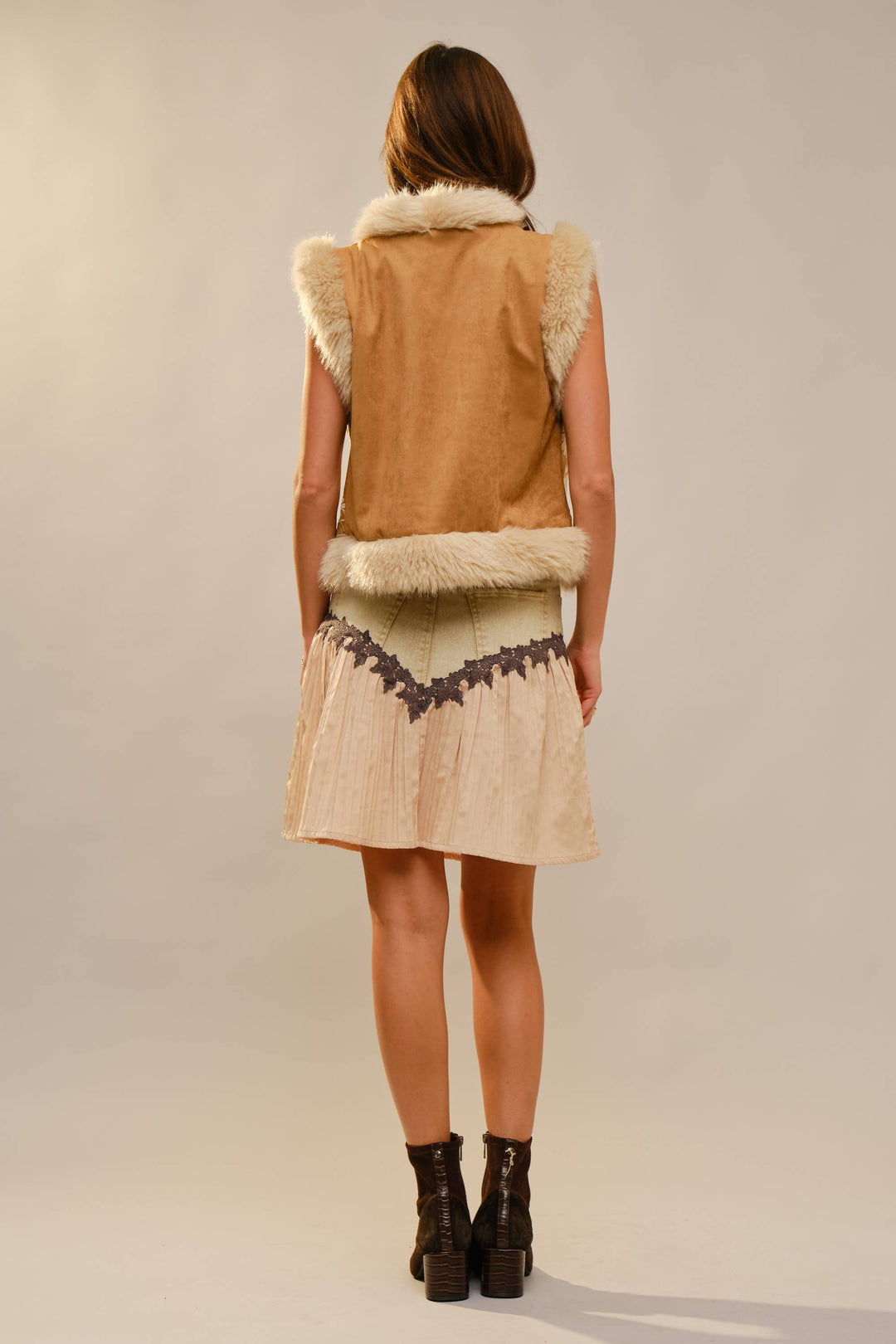 91718V Embroidered Suede Vest With Fur Trim: BEIGE / S-M-L