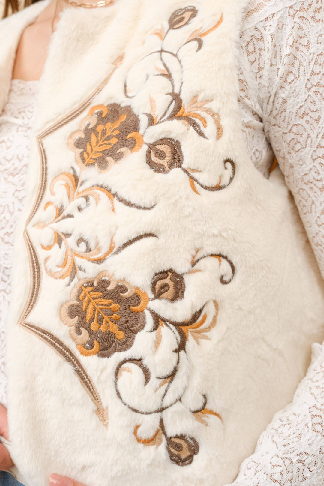 35084J - Western Embroidered Fur Vest: OFF WHITE / M