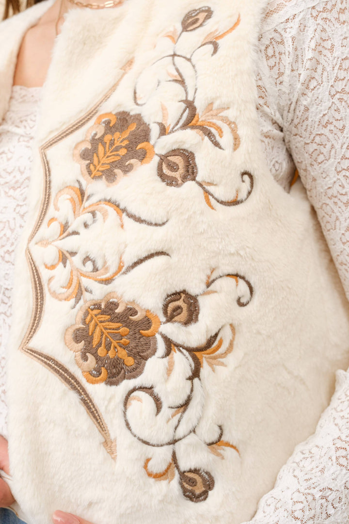 35084J - Western Embroidered Fur Vest: OFF WHITE / M