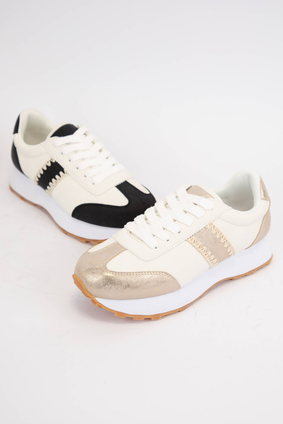POETRY STITCHED EDGE DESIGN LIGHTWEIGHT SNEAKERS: BLACK / 6