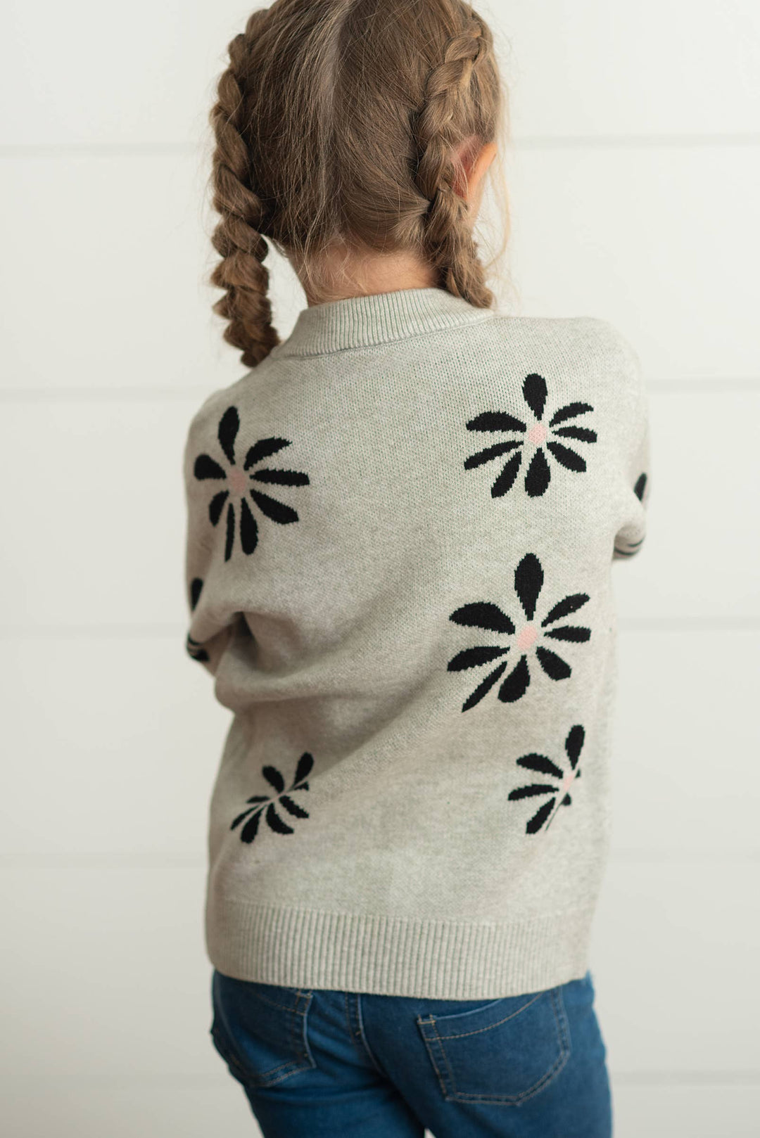 Kids Light Gray Flower Crew Neck Fall Winter Sweater: 5/6