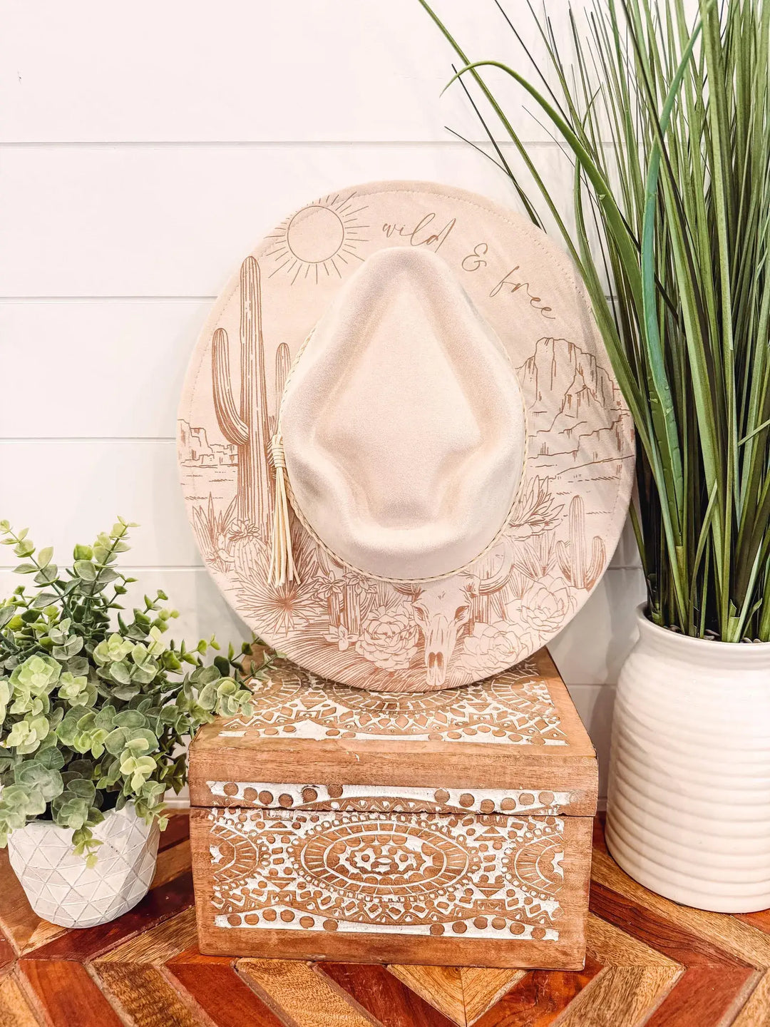 Desert Engraved Arrow Hat: Black
