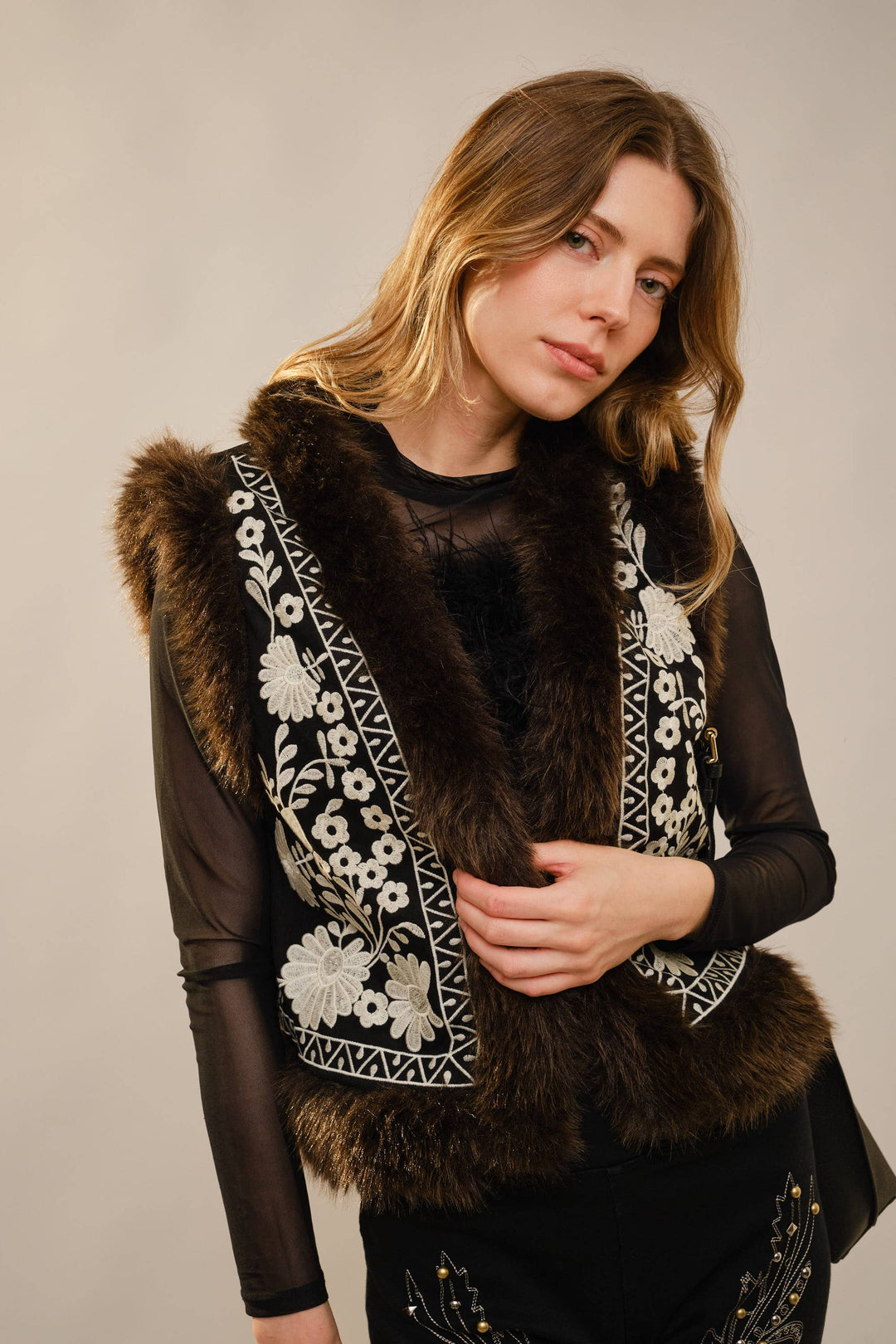 91718V Embroidered Suede Vest With Fur Trim: BEIGE / S-M-L