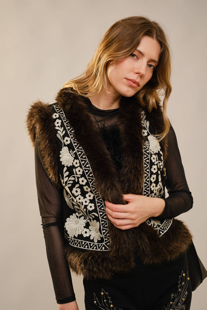91718V Embroidered Suede Vest With Fur Trim: BEIGE / S-M-L