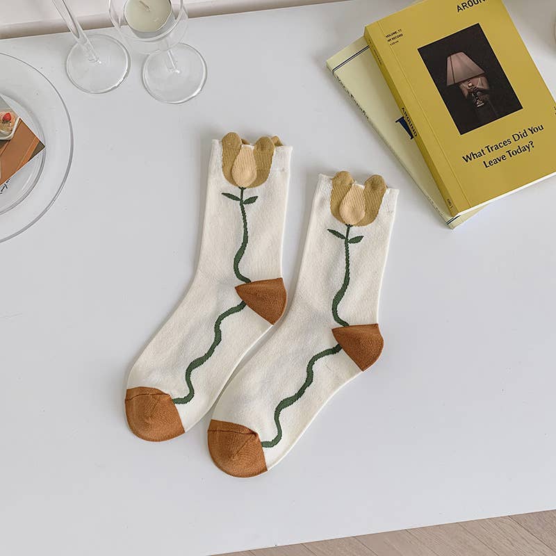 Brown retro flower breathable mid-tube women's socks: Black