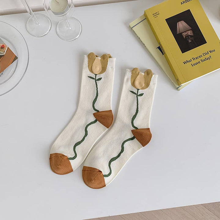 Brown retro flower breathable mid-tube women's socks: Brown