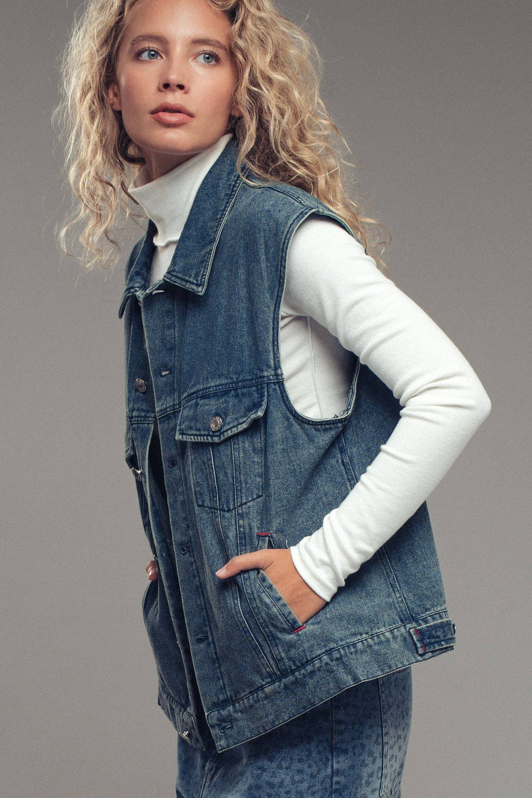 Western Sunset Embroidered Denim Vest: OATMEAL / S-2/M-2/L-2