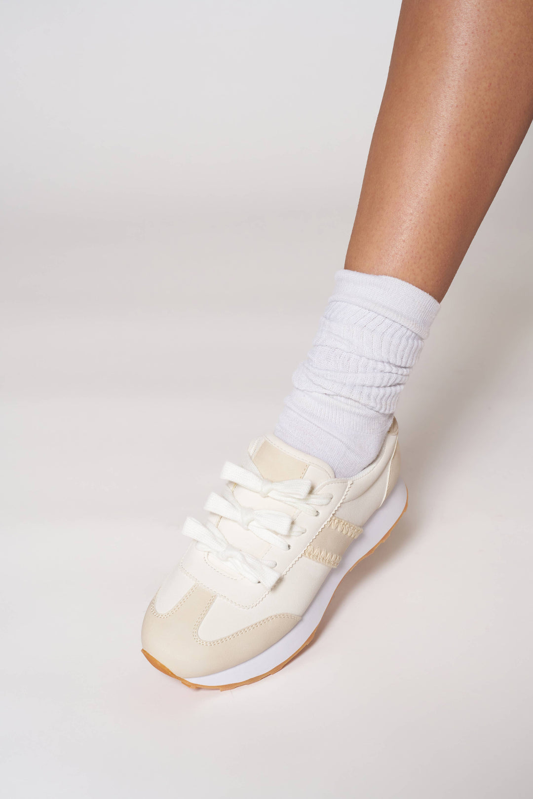 POETRY STITCHED EDGE DESIGN LIGHTWEIGHT SNEAKERS: BLACK / 6