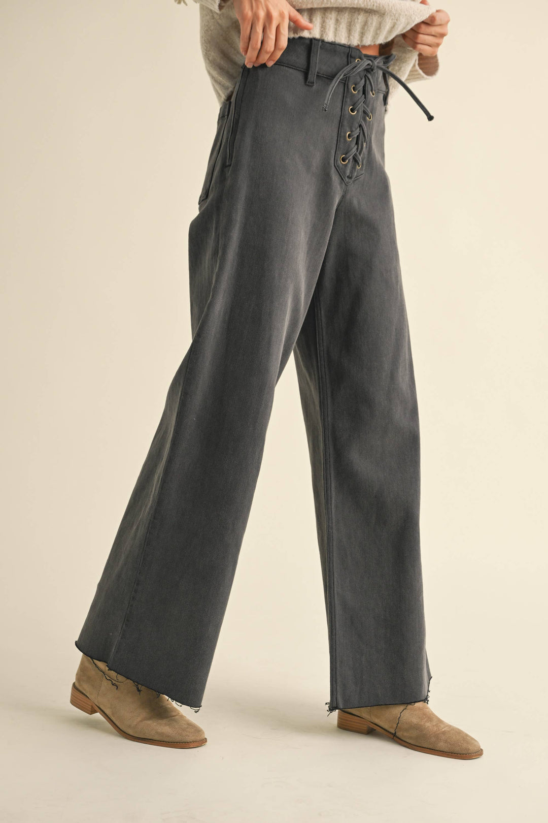 LACE-UP FRONT DETAIL STRETCHED PANTS