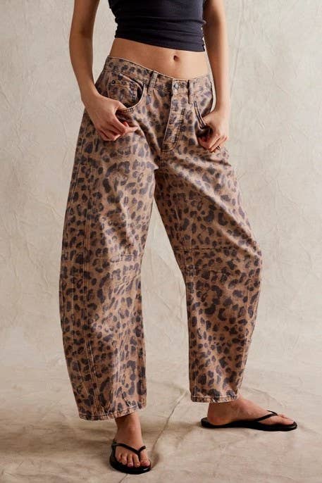 Slouchy Curved leg shape Barrel Jeans: Camel / S