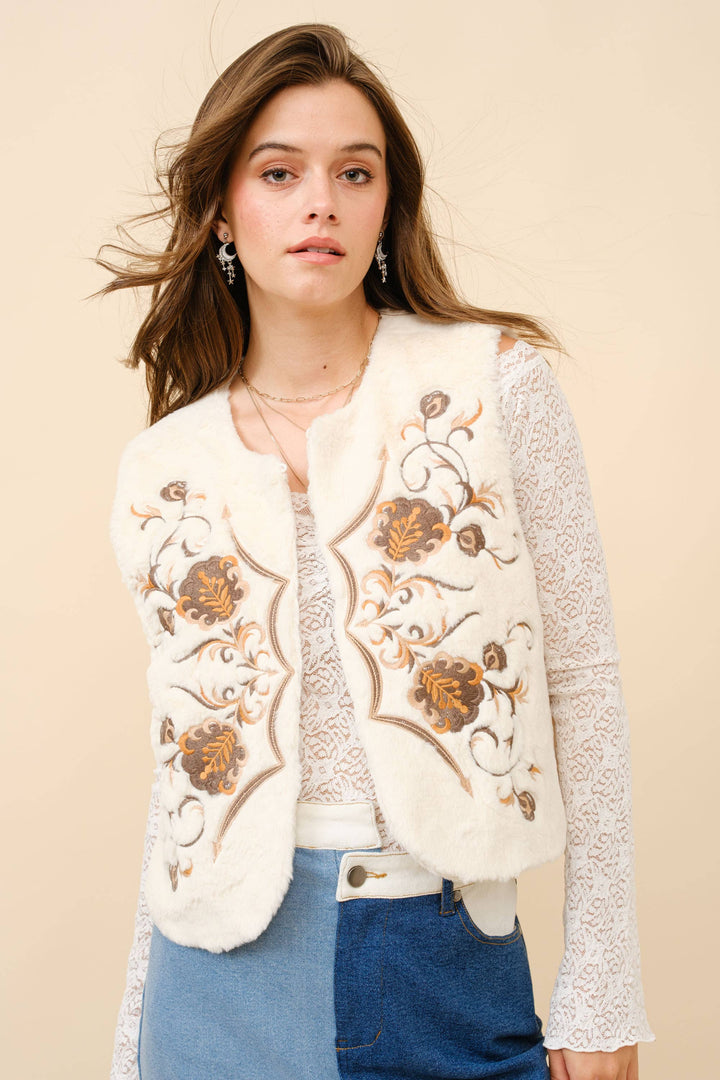 35084J - Western Embroidered Fur Vest: OFF WHITE / S