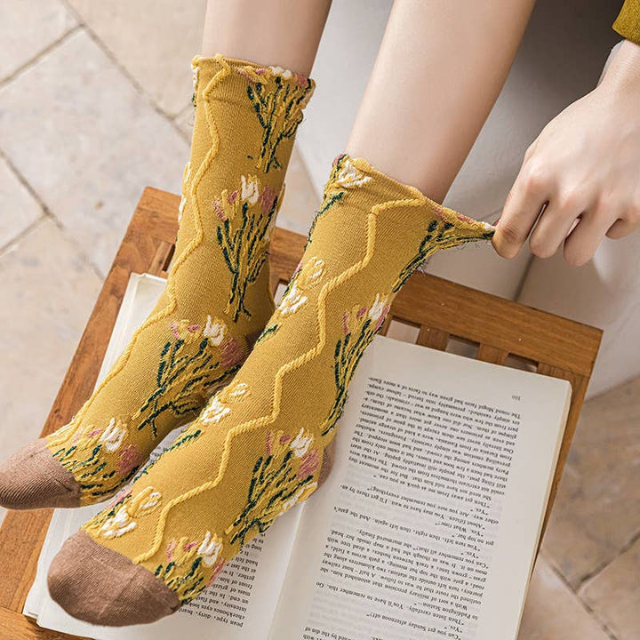 Brown retro flower breathable mid-tube women's socks: Yellow