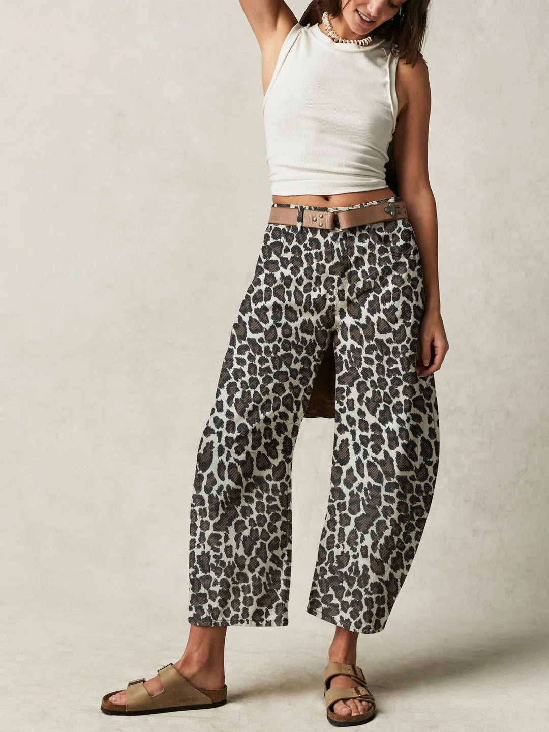 Leopard print barrel jeans: Mocha / S