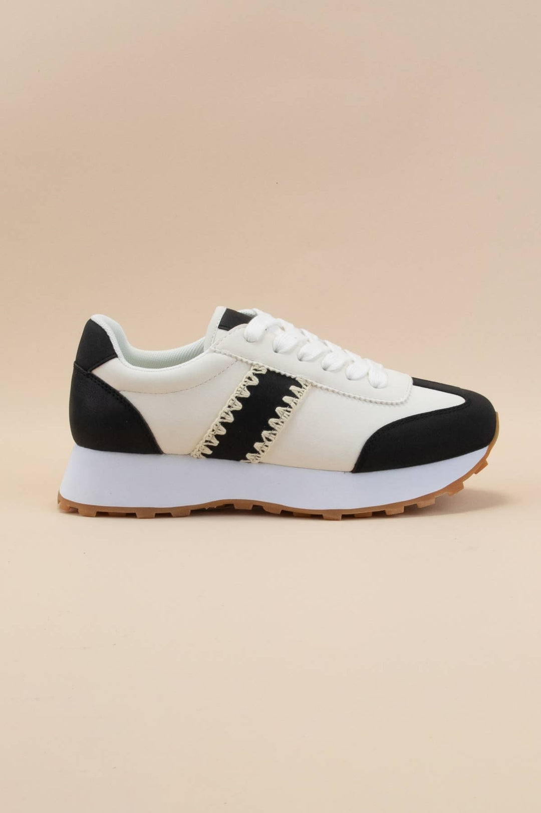POETRY STITCHED EDGE DESIGN LIGHTWEIGHT SNEAKERS: BLACK / 8.5