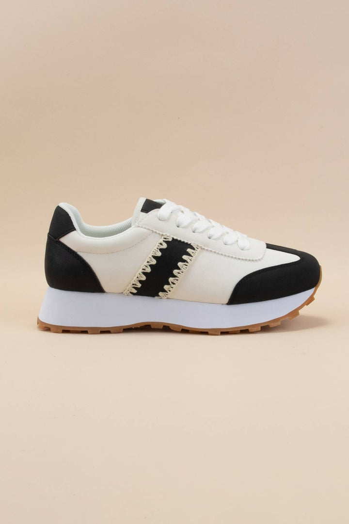 POETRY STITCHED EDGE DESIGN LIGHTWEIGHT SNEAKERS: BLACK / 8.5