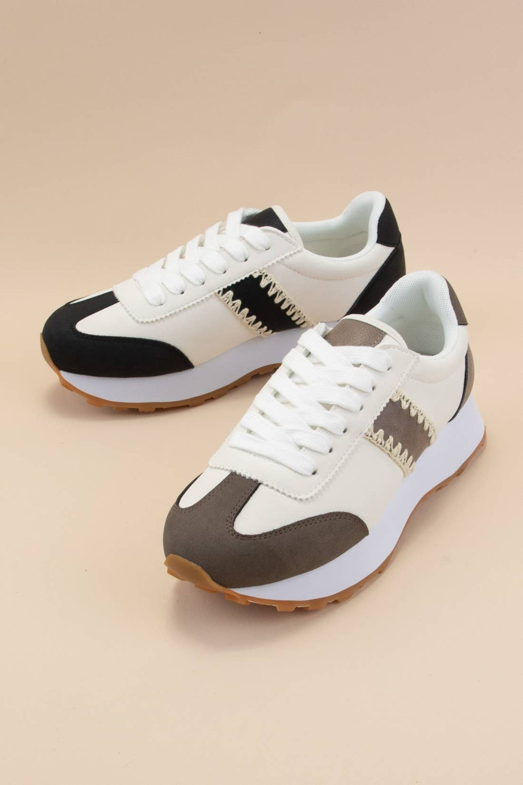 POETRY STITCHED EDGE DESIGN LIGHTWEIGHT SNEAKERS: BLACK / 6.5