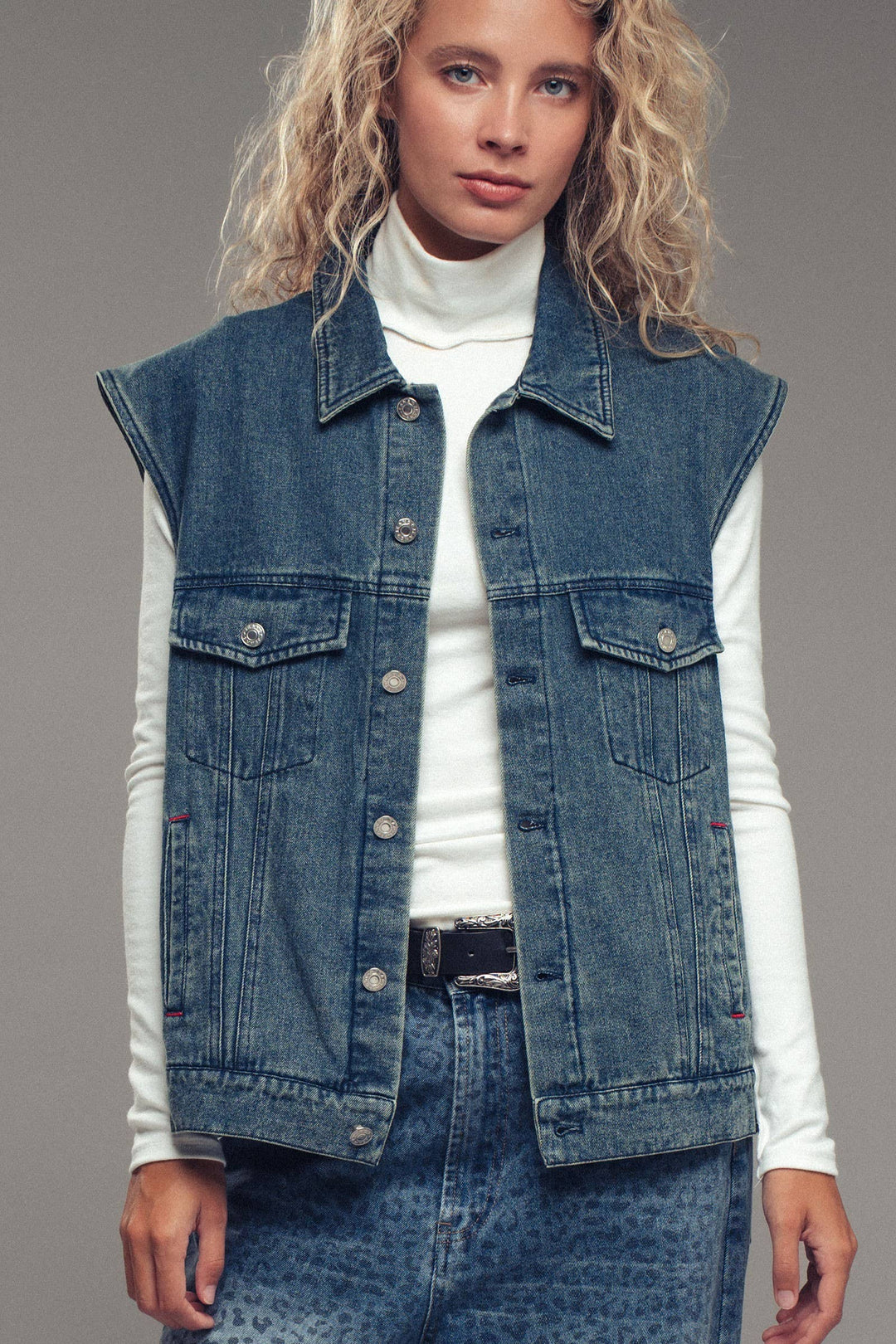 Western Sunset Embroidered Denim Vest: OATMEAL / S-2/M-2/L-2