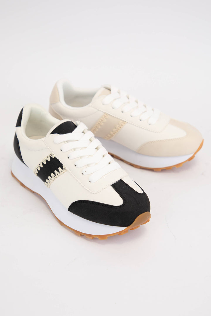 POETRY STITCHED EDGE DESIGN LIGHTWEIGHT SNEAKERS: BLACK / 6