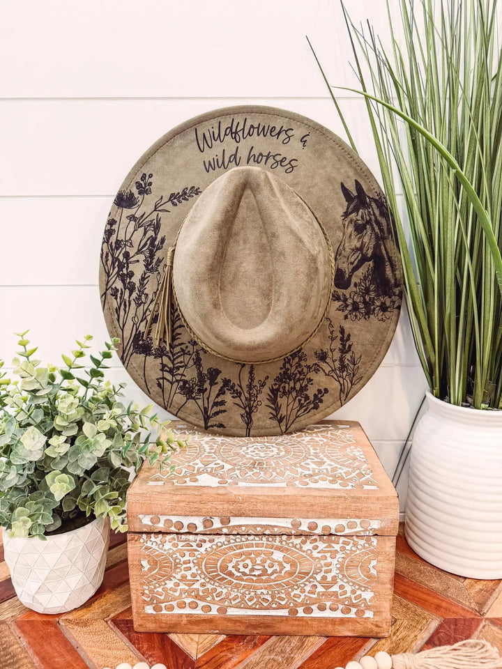 Engraved Wildflowers & Wild Horses Hat: Ivory