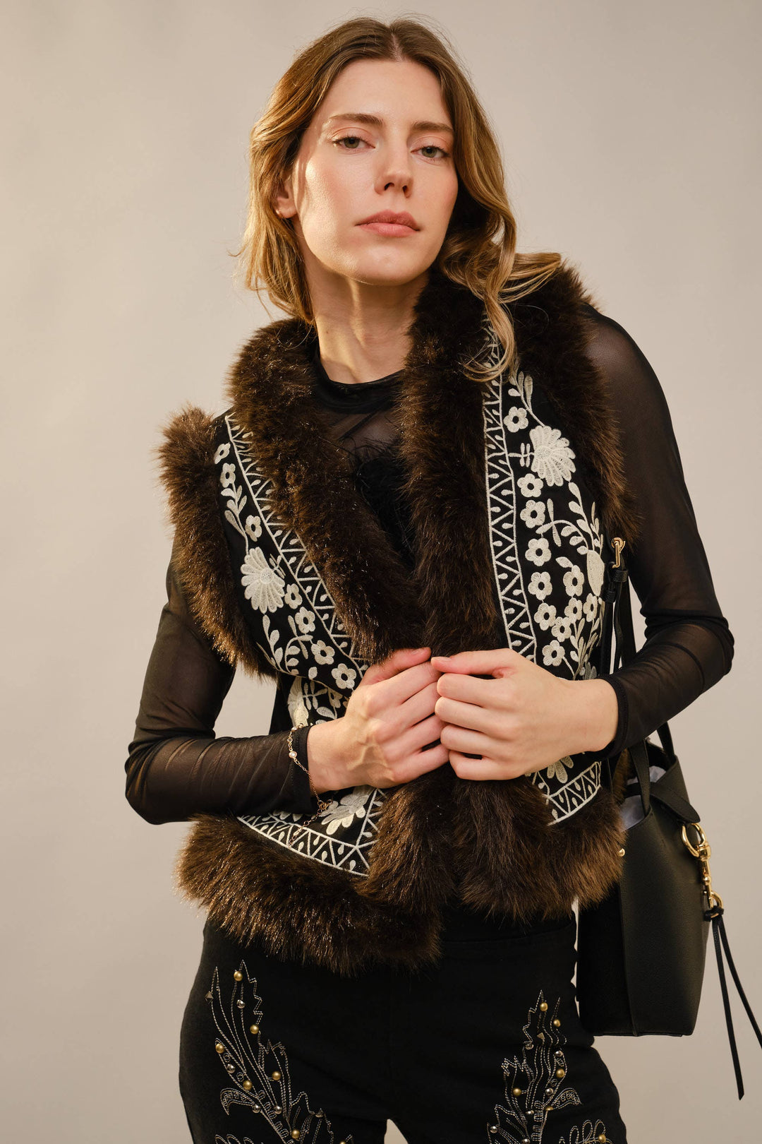 91718V Embroidered Suede Vest With Fur Trim: BEIGE / S-M-L