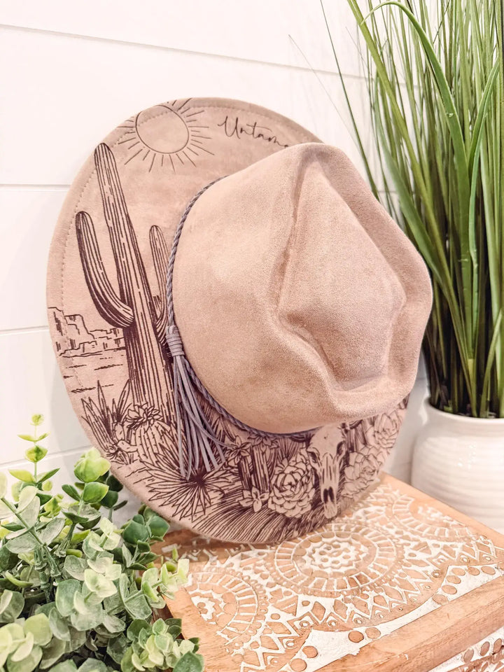 Desert Engraved Arrow Hat: Black