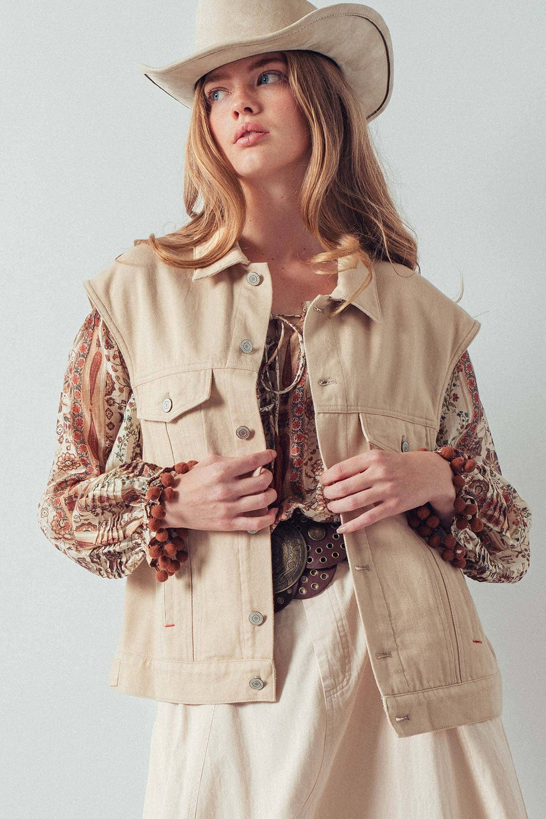 Western Sunset Embroidered Denim Vest: OATMEAL / S-2/M-2/L-2