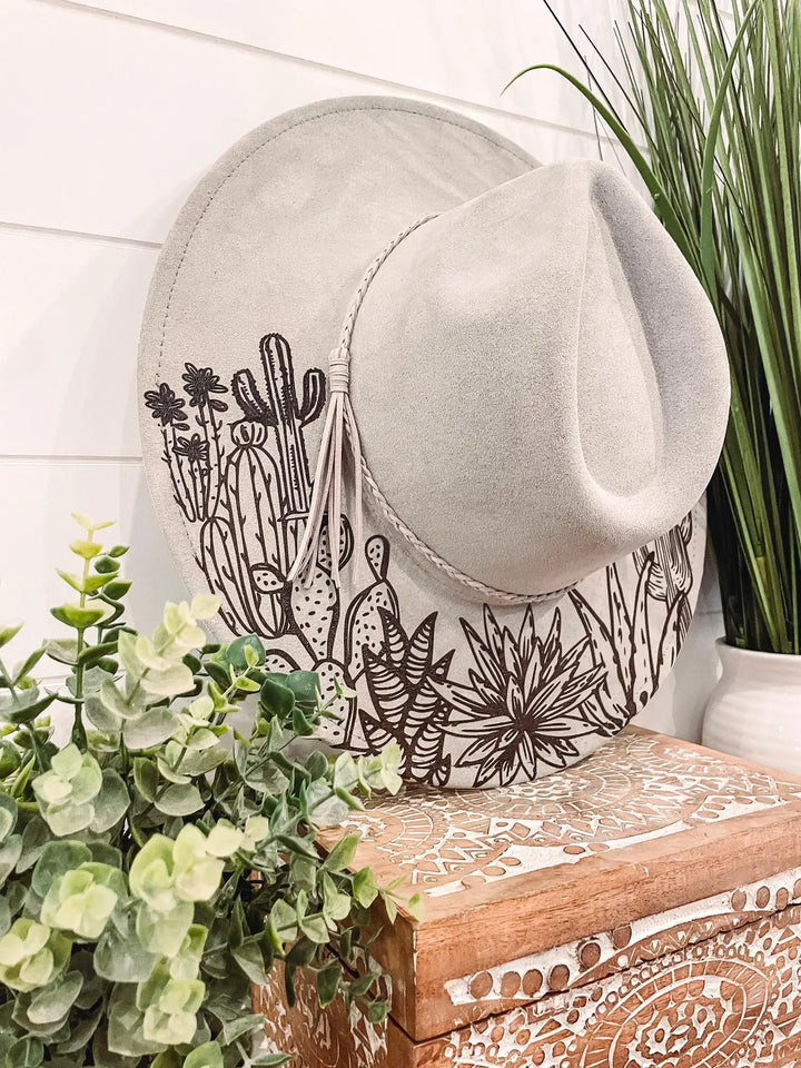 Engraved Desert Scene Hat: Ivory