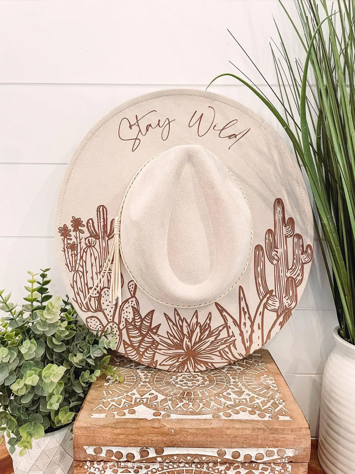 Engraved Desert Scene Hat: Ivory