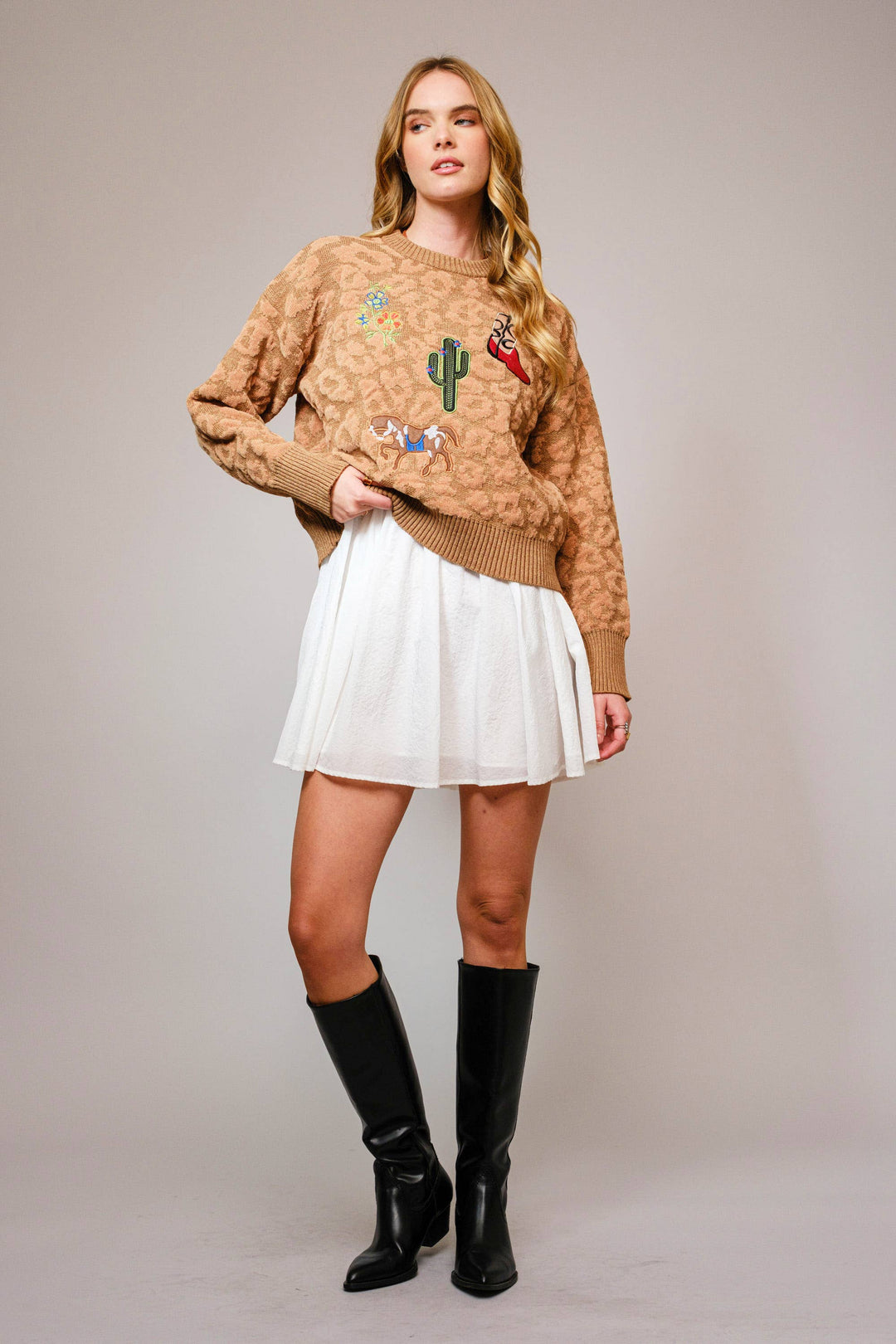 33116W Leopard Western Patch Crewneck Sweater: CAMEL / S-M-L