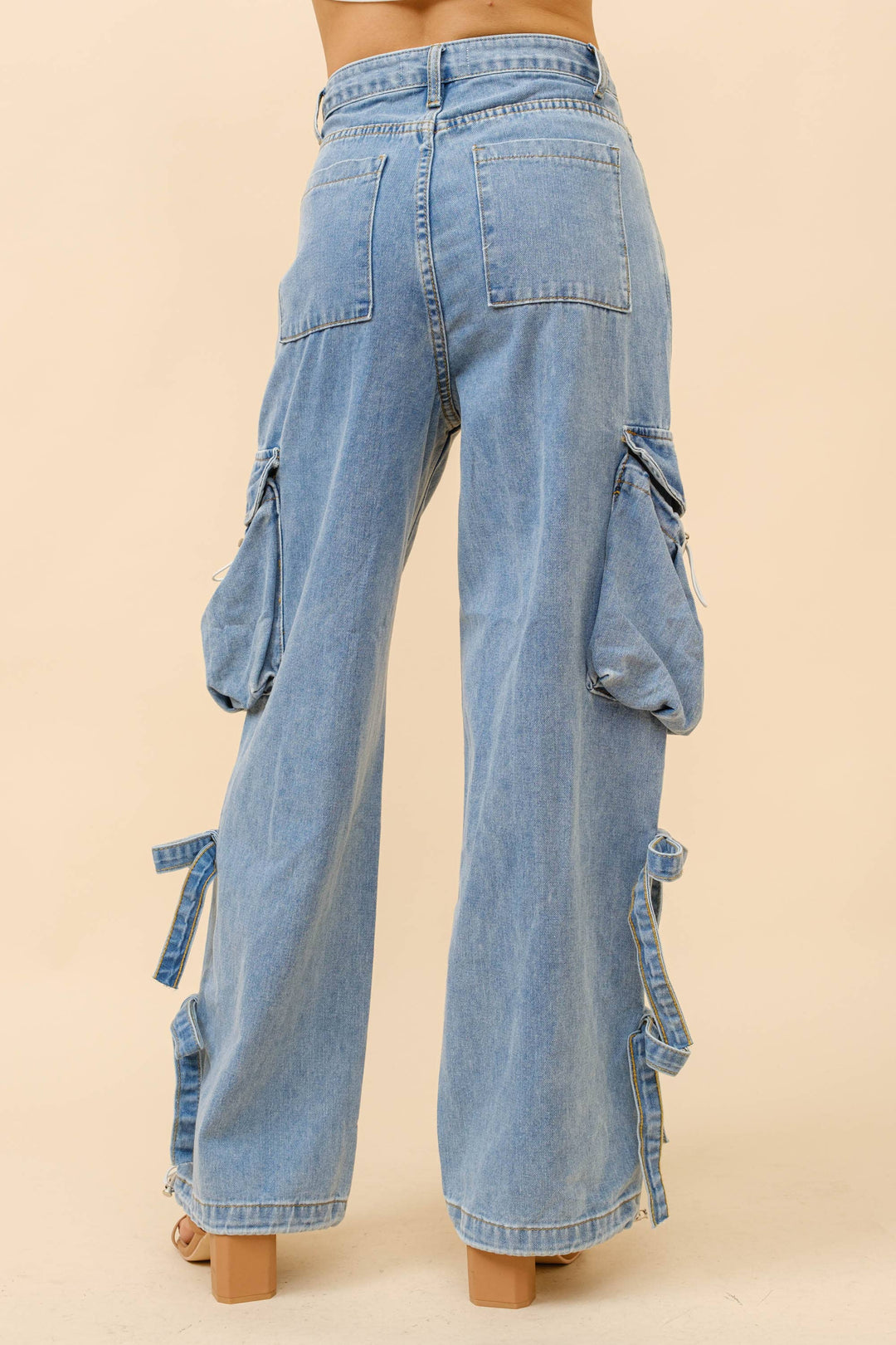 18034P - Mid Rise Baggy Cargo Jeans: MED WASH / M