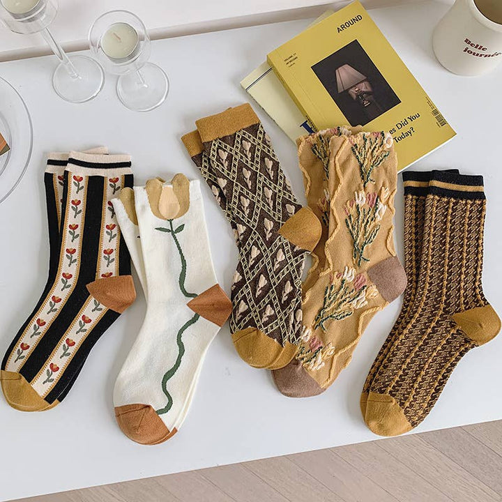 Brown retro flower breathable mid-tube women's socks: Black
