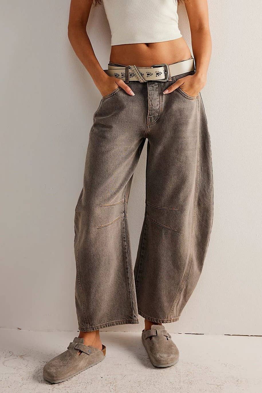 Slouchy Curved leg shape Barrel Jeans: Camel / M