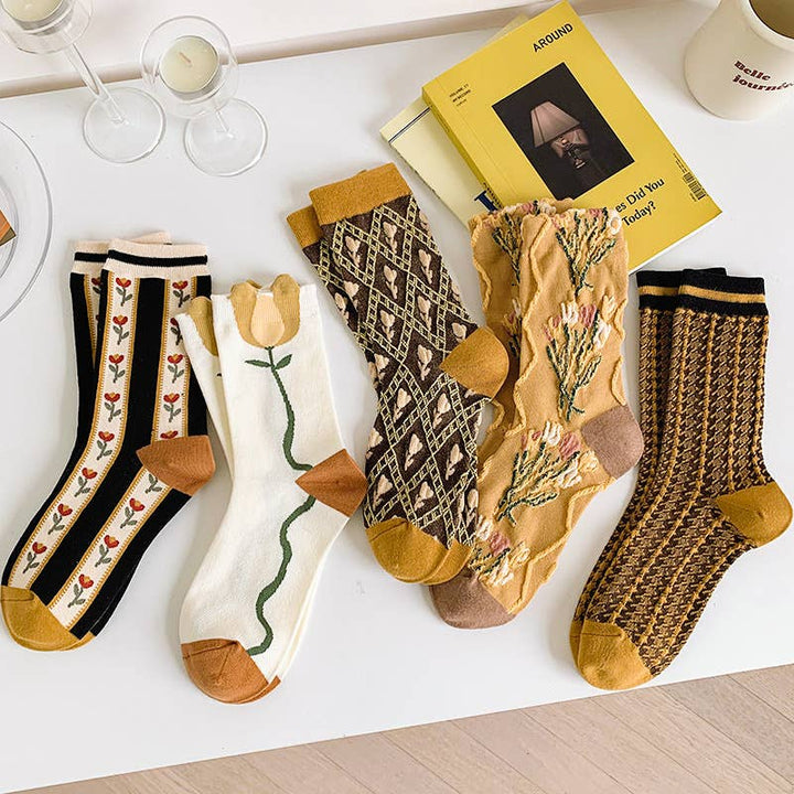 Brown retro flower breathable mid-tube women's socks: Black
