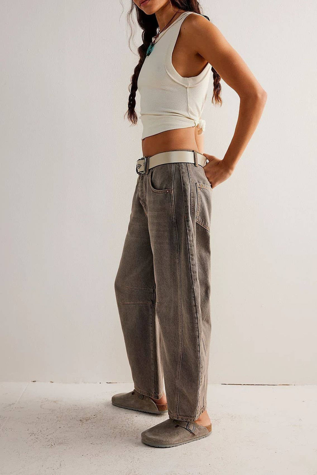 Slouchy Curved leg shape Barrel Jeans: Camel / XL