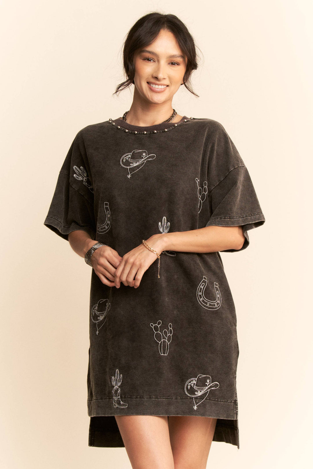 MINERAL EMBROIDERED SHORT SLEEVE TERRY DRESS: WASHED BLACK / M