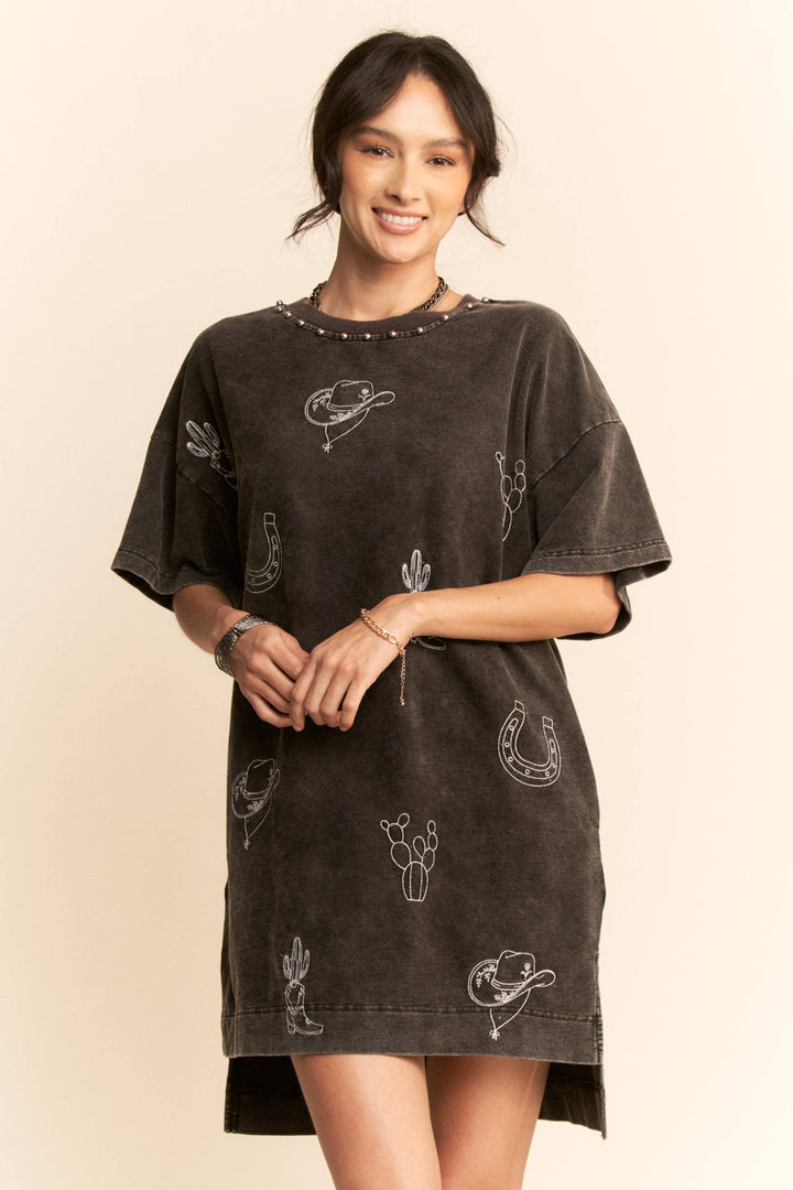 MINERAL EMBROIDERED SHORT SLEEVE TERRY DRESS: WASHED BLACK / M